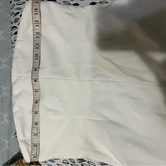 Zara White Jumpsuit with Minimalist Design - Picture 7 of 8